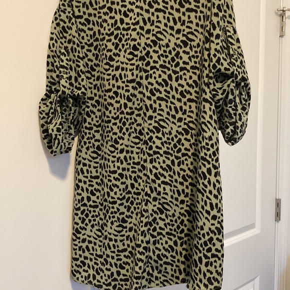 leopard print shirt dress, size medium, 100% polyester - Picture 5 of 5